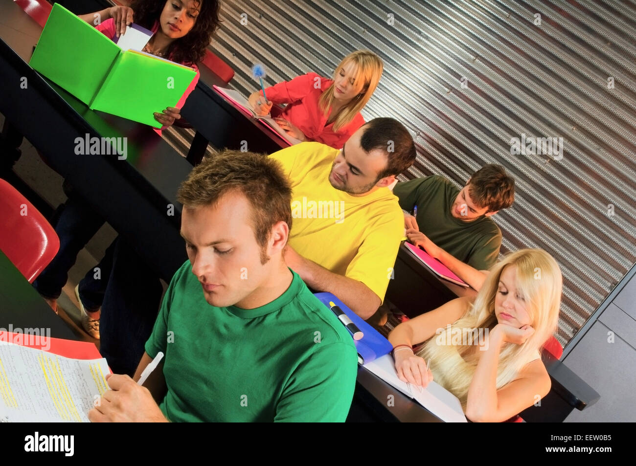 Gli studenti universitari in aula Foto Stock