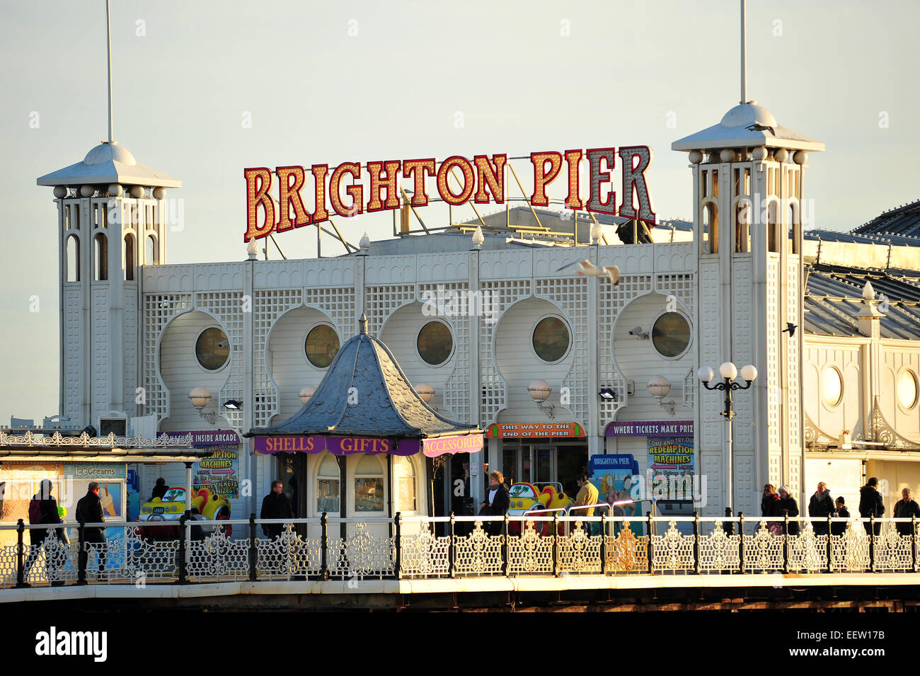 Il Molo di Brighton sul lungomare di Brighton nel Regno Unito Foto Stock