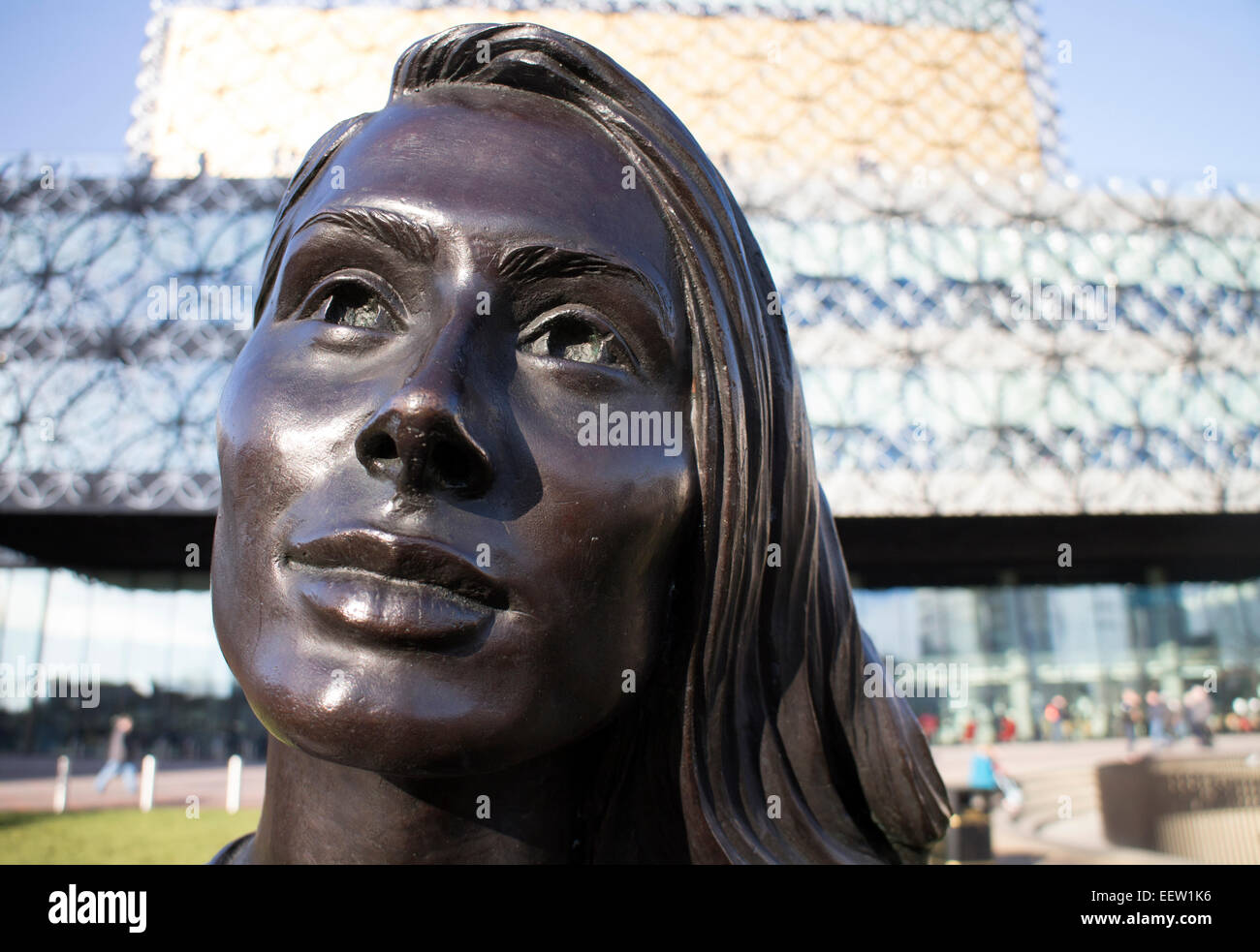 Dettaglio di " una vera famiglia di Birmingham' scultura di Gillian indossa Foto Stock