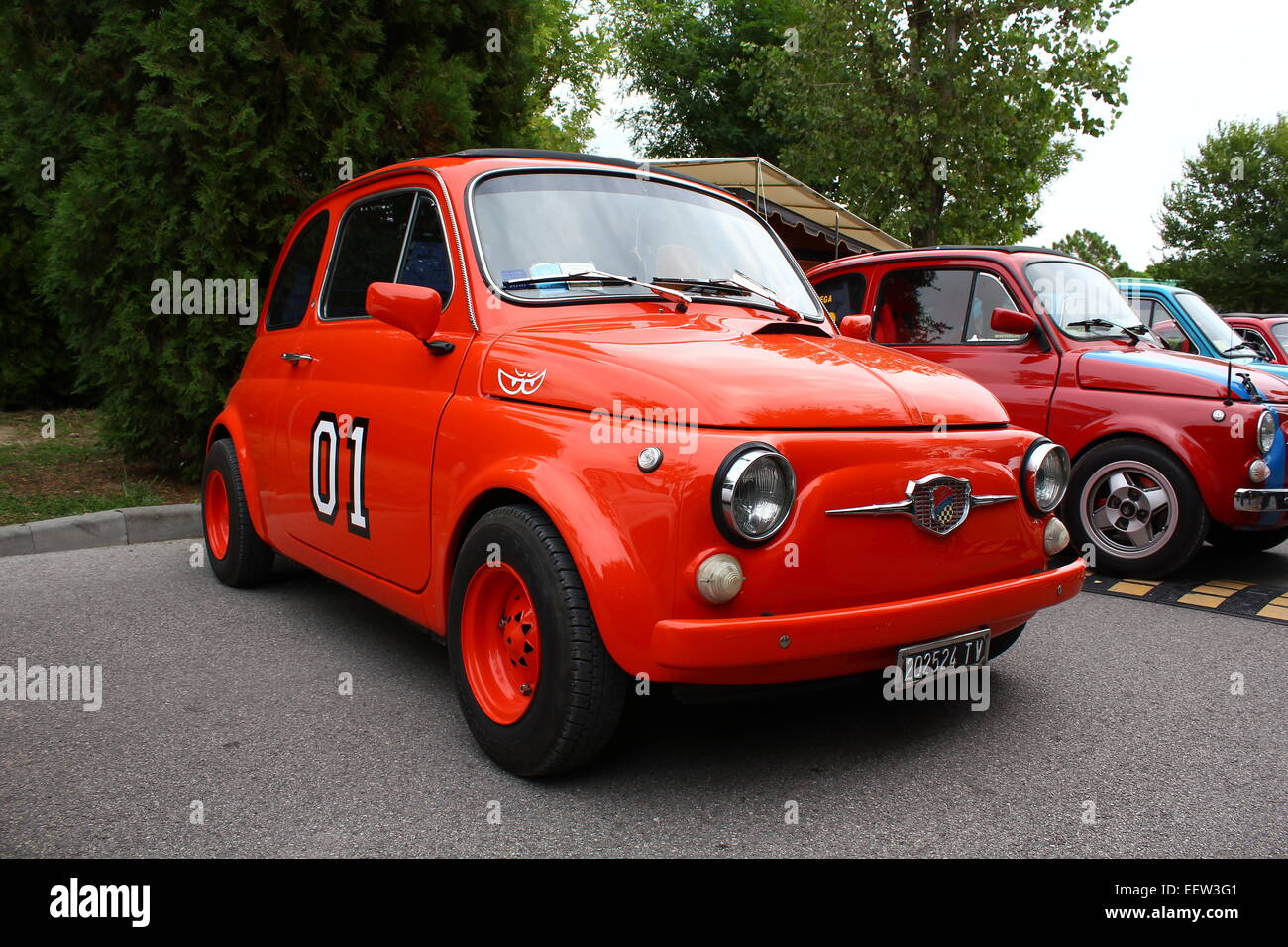 Duchi della vernice di pericolo Fiat 500 in un campeggio a Cavallino Treporti, Italia Foto Stock