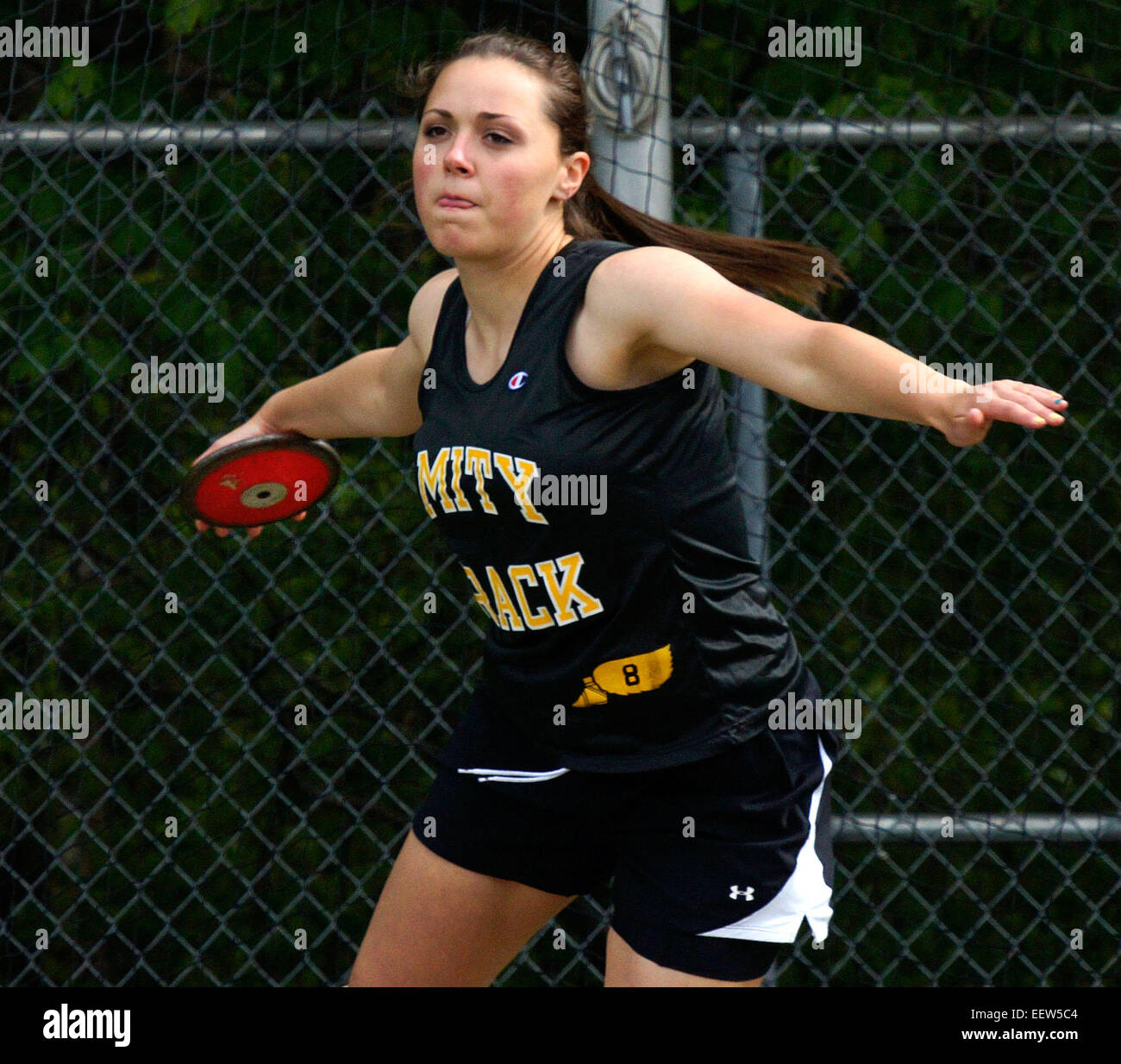 Amicizia, CT, Stati Uniti d'America-- amicizia di Katherine Simon getta 98' durante il discus a SCC Sezione est via soddisfare. [Alta Scuola di sport] Foto Stock