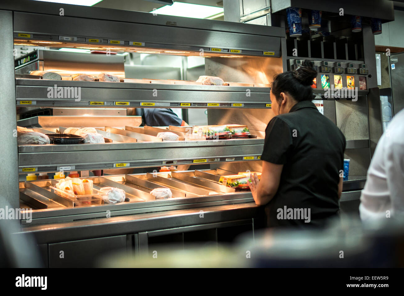 In attesa di hamburger, Burger King Ristorante Foto Stock