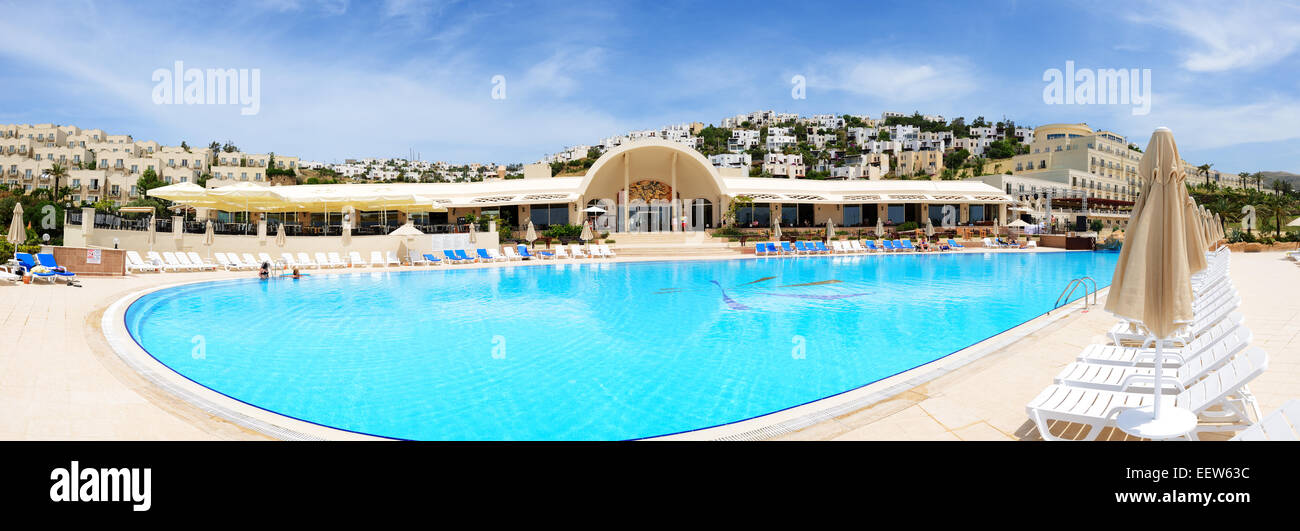 I turisti gustano la loro vacanza in hotel di lusso, bodrum, Turchia Foto Stock