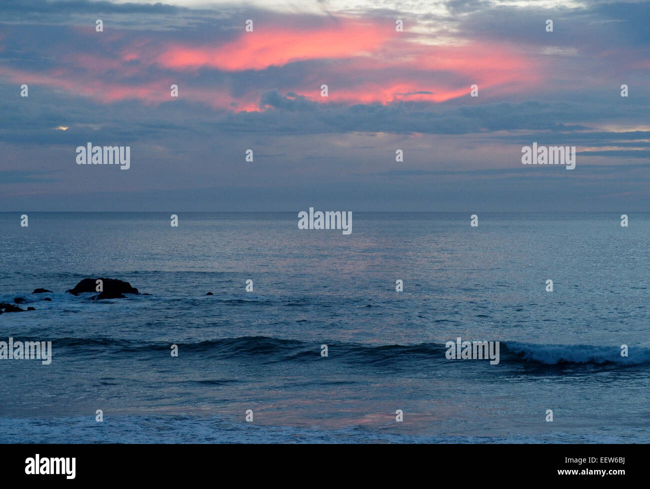 Tramonto sull'Oceano Pacifico Foto Stock