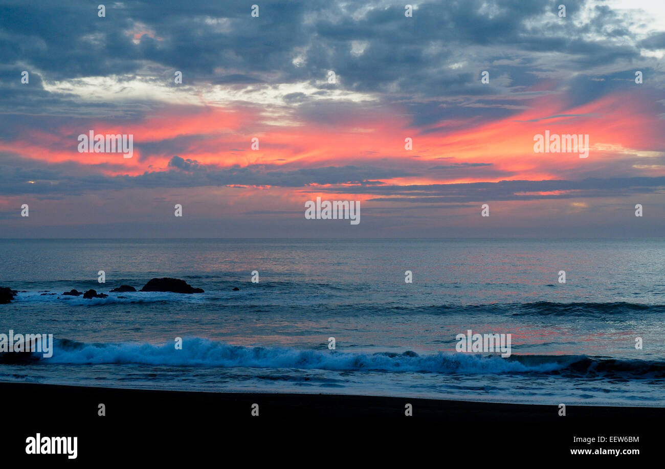 Tramonto sull'Oceano Pacifico Foto Stock