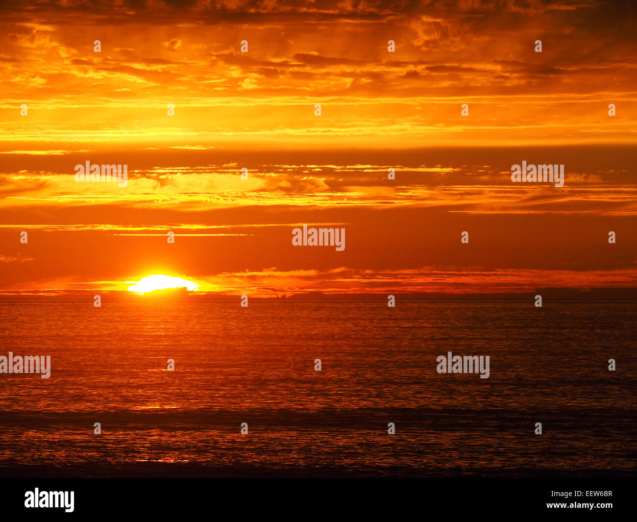 Tramonto sull'Oceano Pacifico Foto Stock