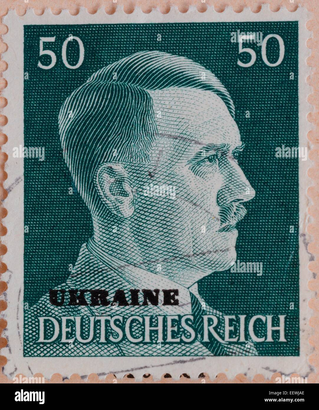 Francobollo tedesco dal 1941, con un ritratto di Adolf Hitler e ...