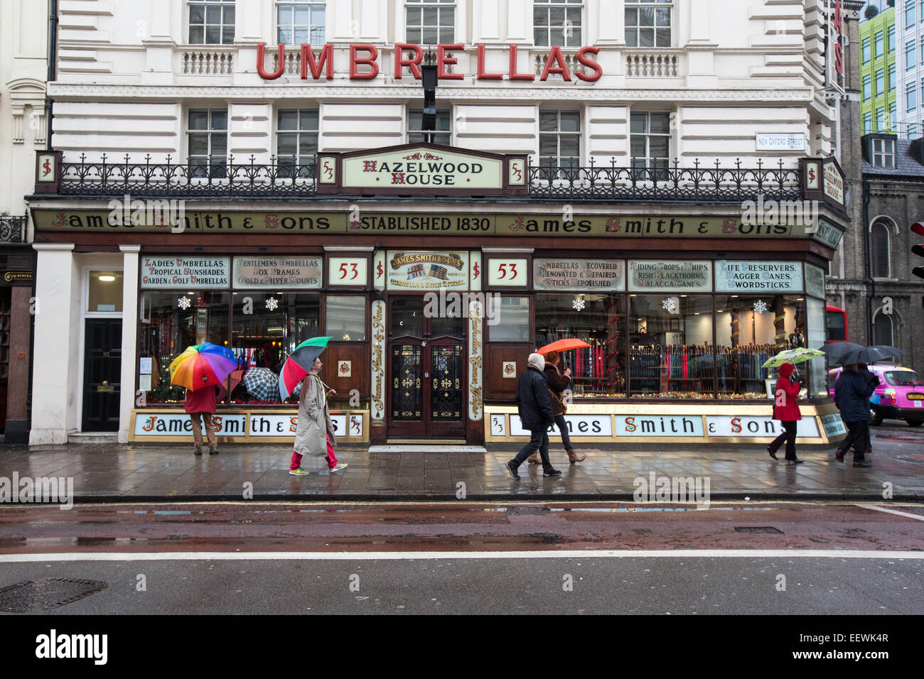 James Smith and Sons, New Oxford Street-Victorian negozio di fronte la vendita di ombrelloni e onorevoli Gentlemens canne e bastoni Foto Stock