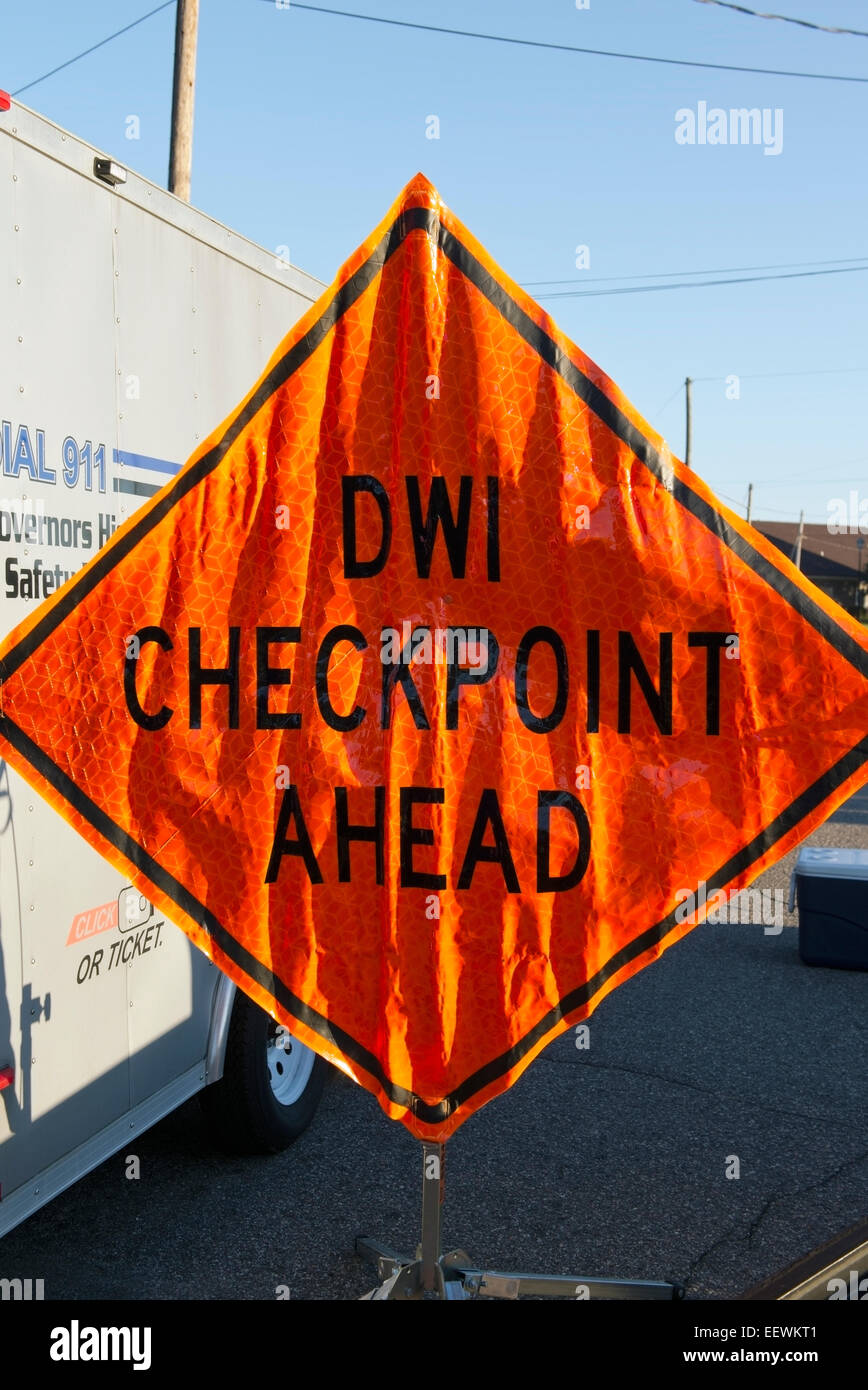 Richmond County North Carolina, un DWI (durante la guida in stato di ebbrezza) Checkpoint esecuzione segno. Foto Stock