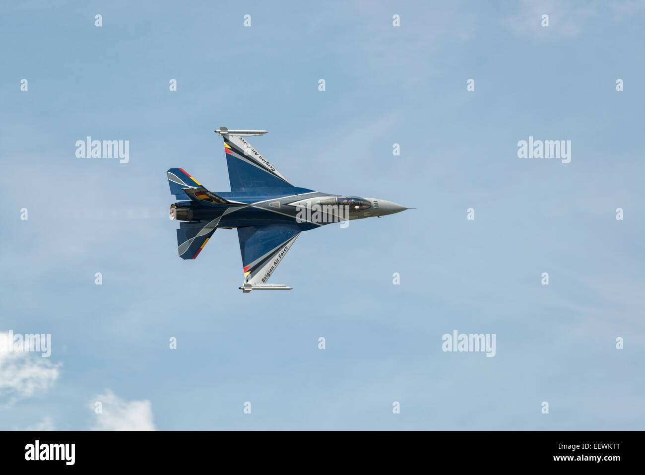Un General Dynamics F-16A Fighting Falcon Jet militare Fighter di 350 Squadrone Belgio Air Force visualizza al RIAT Foto Stock