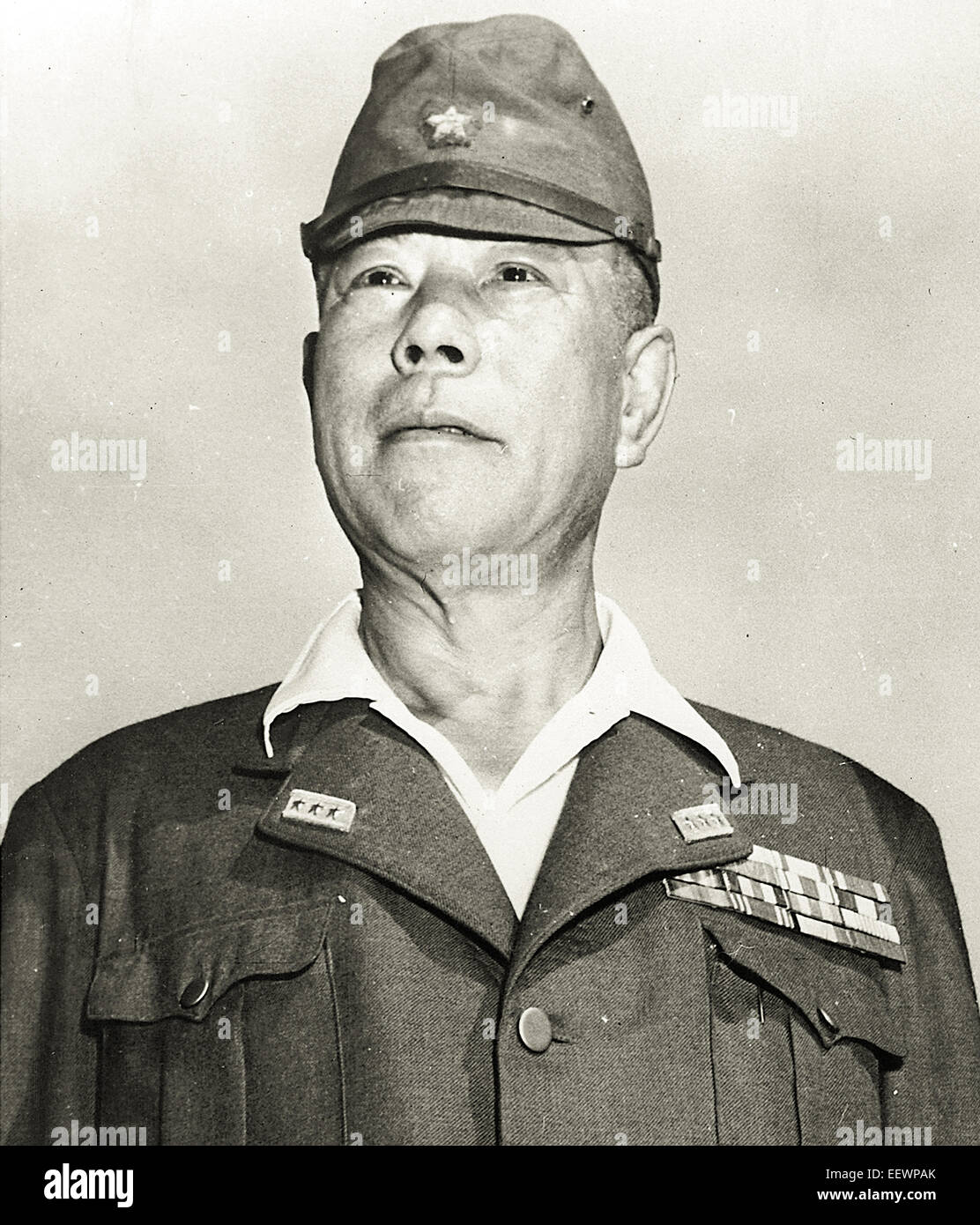Tomoyuki Yamashita (1885-1946), Imperial esercito giapponese generale durante la II Guerra Mondiale che ha invaso il British possedimenti della Malesia e di Singapore. Dal 29 Ottobre al 7 dicembre 1945, un American tribunale militare di Manila ha cercato Yamashita generale per i crimini di guerra relative al massacro di Manila e molte atrocità nelle Filippine e Singapore. La Corte ha riscontrato Yamashita colpevole come caricato e lo ha condannato a morte. Fotografia scattata 29 ottobre 1945 all inizio della sua prova. Foto Stock