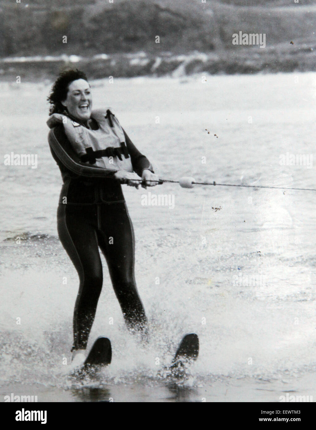 PICS FILE: l'Irlanda del Nord, Regno Unito. A partire dagli anni settanta. Dr Siobhan O Connor un nativo di Ballycastle Co Antrim è morto in un incidente di sci prima questa settimana, questo è creduto di avere successo in Austria, Miss O Connor è stato esercita la professione di medico a Londra ed è stato molto attivo. Ella è raffigurato qui a Belfast nei primi anni settanta. *Alamy tenere i dettagli per contattare un amico personale che conosceva lei durante i suoi primi anni in Irlanda del Nord (foto vengono dalla stessa fonte)*. Credito: Steven McAuley/Alamy Live News Foto Stock