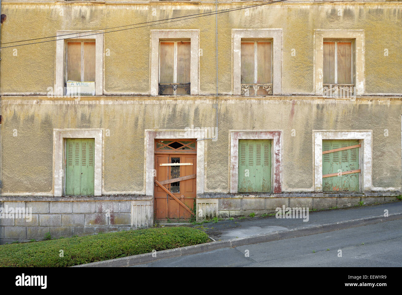 Casa scaduta nella città di Saint Brieuc, Bretagna Foto Stock