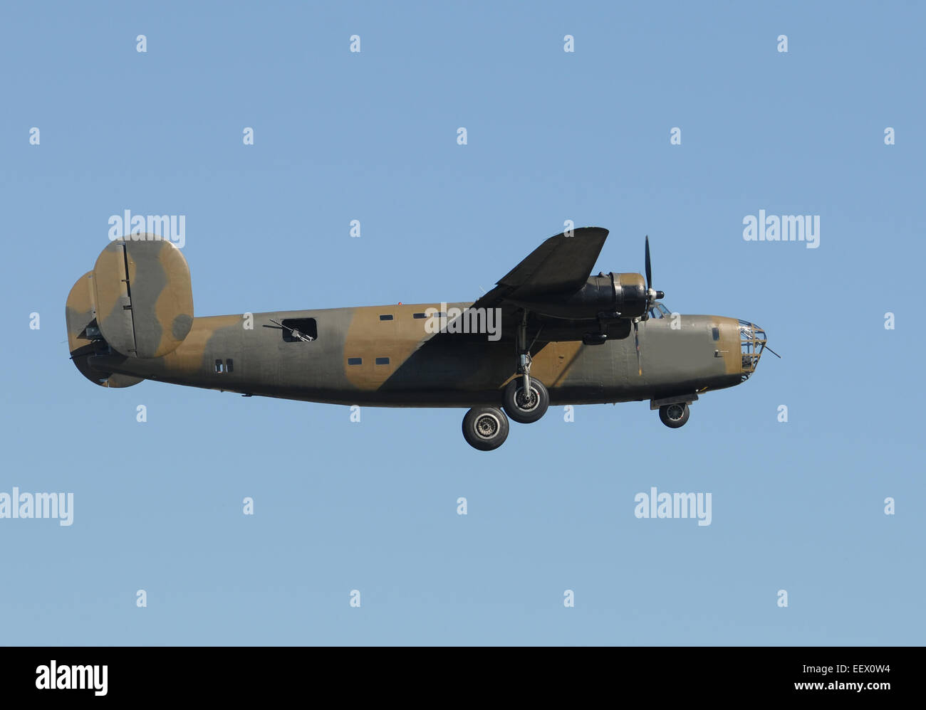 La II Guerra Mondiale era pesante bombardiere americano in volo B-24 Liberator Foto Stock