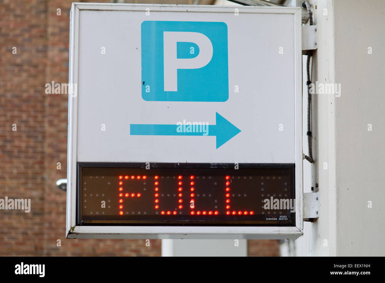 Parcheggio auto Full segno su multi-storia parco auto in Bedford, Bedfordshire, Inghilterra Foto Stock