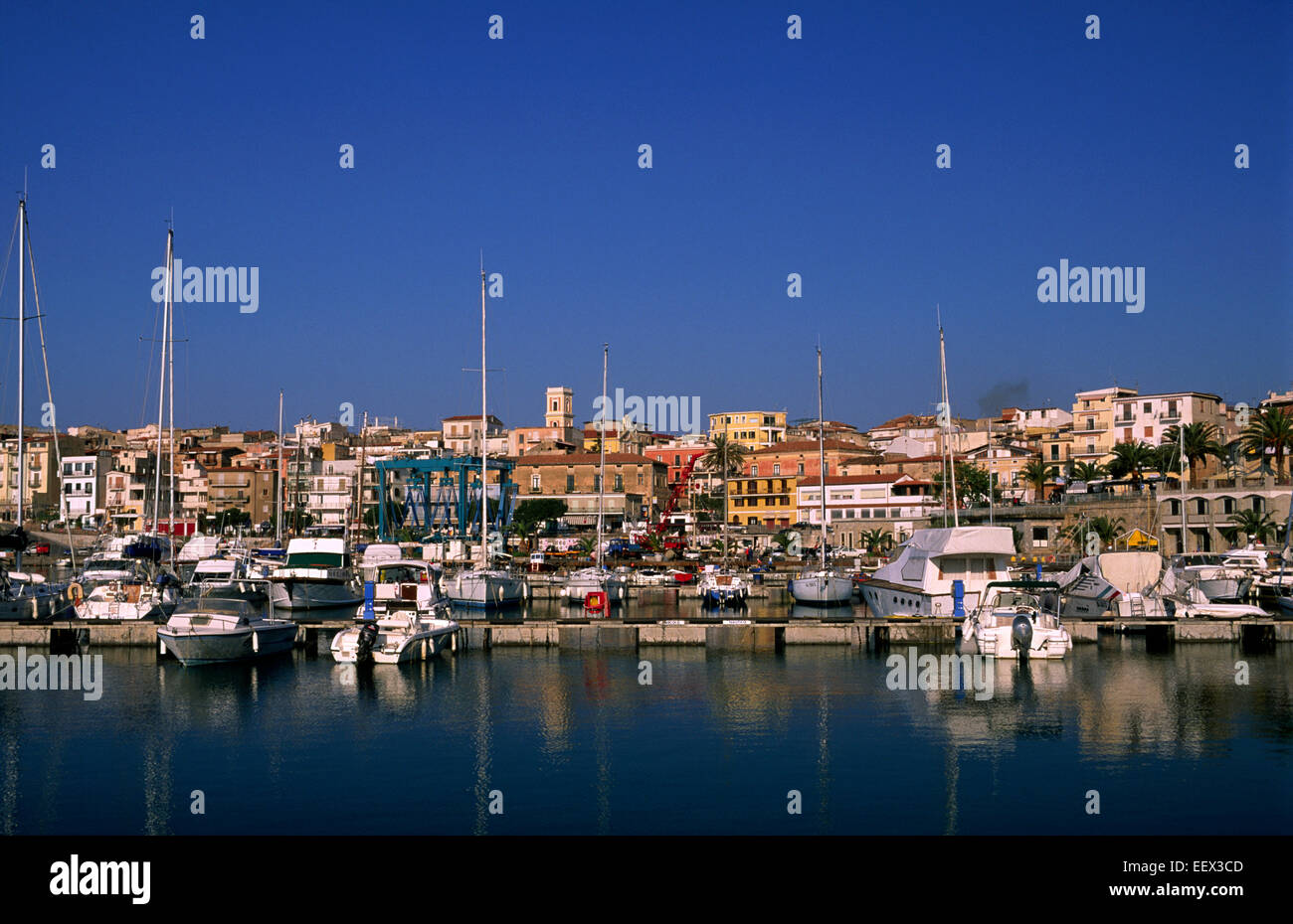 Italia, Campania, Parco Nazionale del Cilento, Marina di Camerota, porto Foto Stock