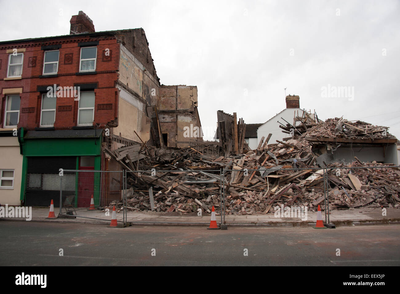 Il crollo dell'edificio struttura Shop Appartamenti Fire Rescue Foto Stock