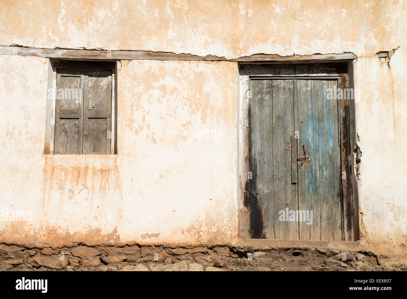 Davanti a una casa in Aksum, Axum, Tigray, Etiopia, Africa Foto Stock