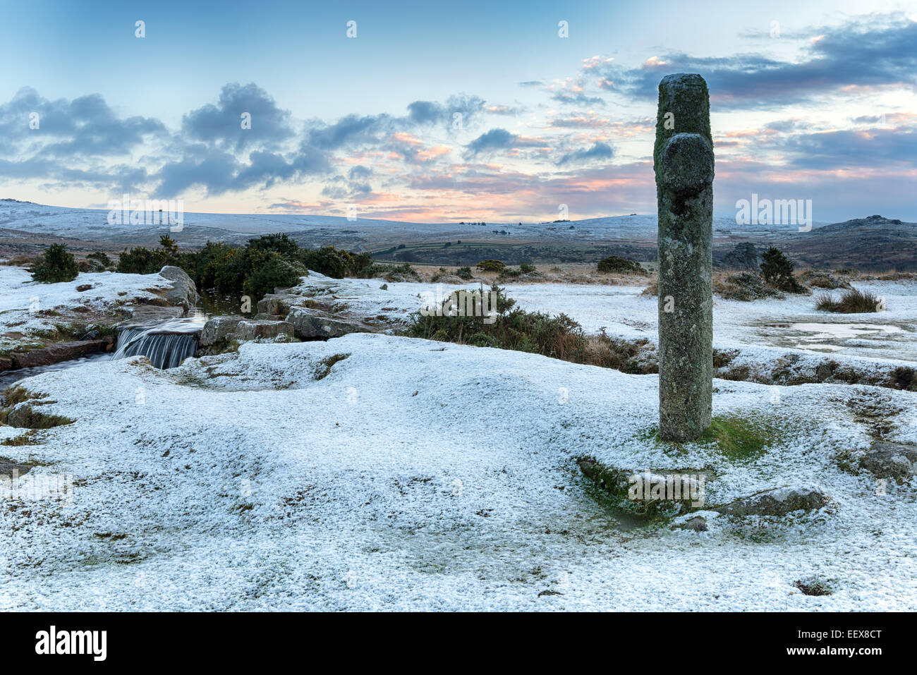 Inverno neve a Ventoso Post sul Parco Nazionale di Dartmoor in devon Foto Stock