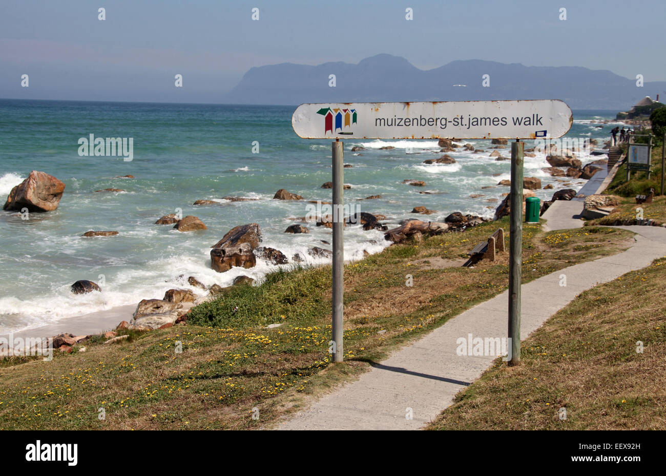 Muizenberg a St James passeggiata costiera su False Bay costa a Cape Town Foto Stock
