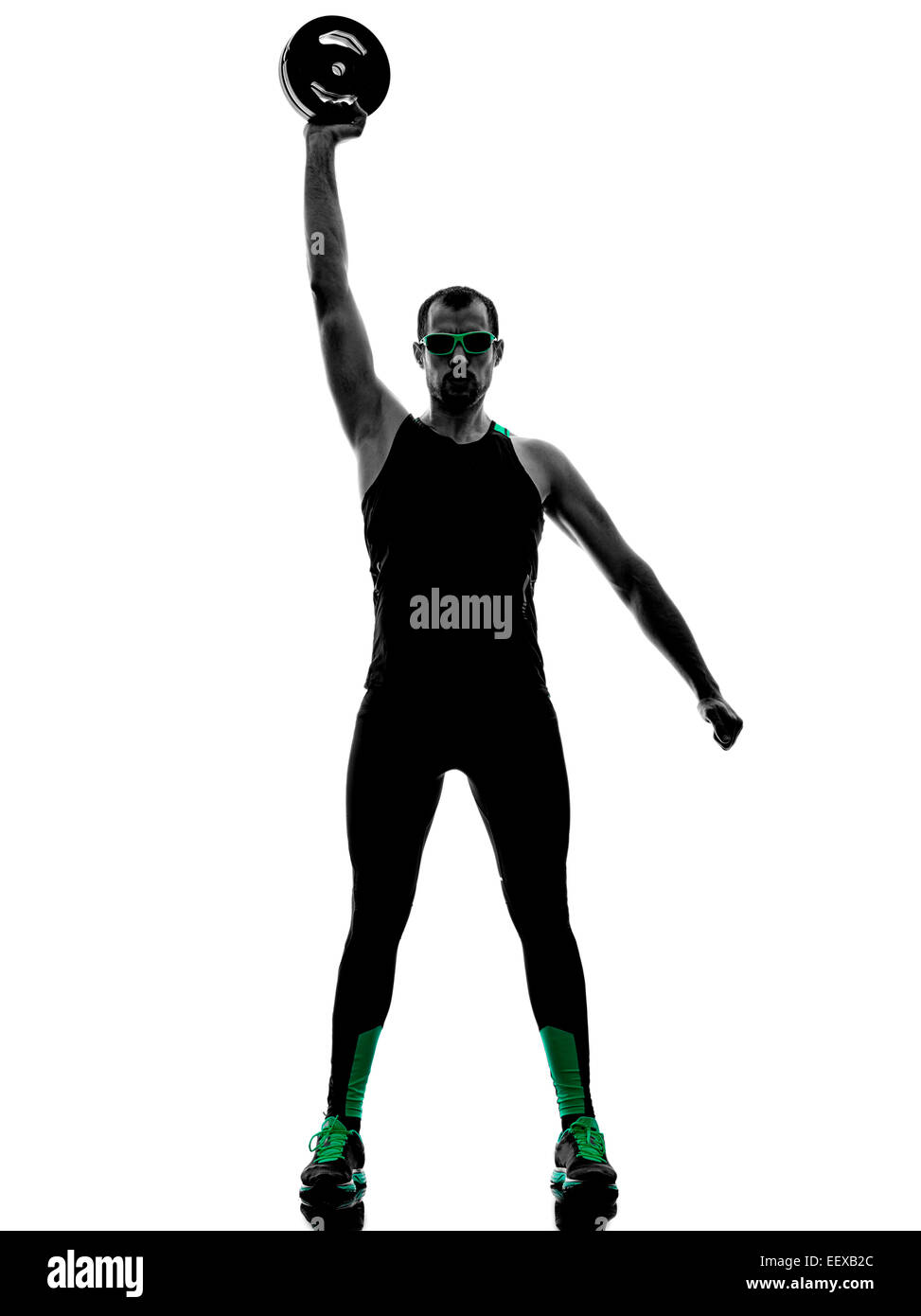 Un uomo che esercitano il peso del disco crossfit fitness in silhouette isolati su sfondo bianco Foto Stock