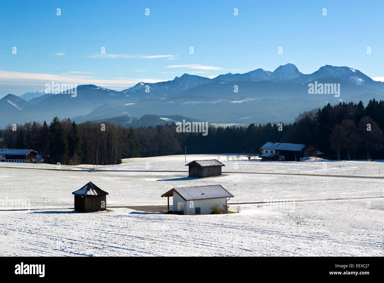 Paesaggio Innevato nelle montagne bavaresi in inverno Foto Stock