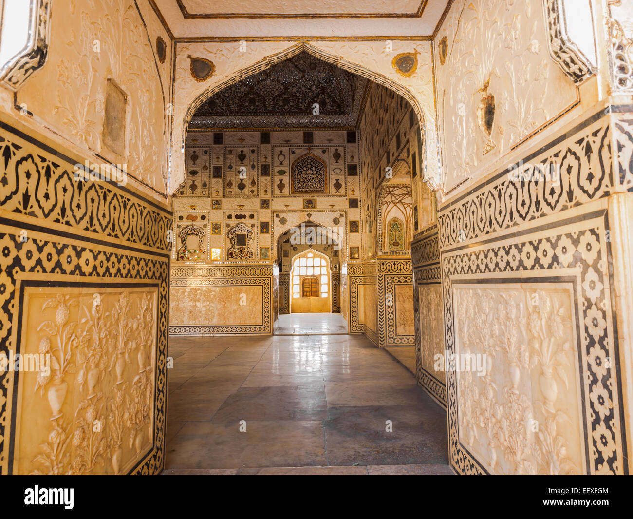 Splendido disegno sulla parete del palazzo a Forte Amer a Jaipur, Rajasthan, India Foto Stock