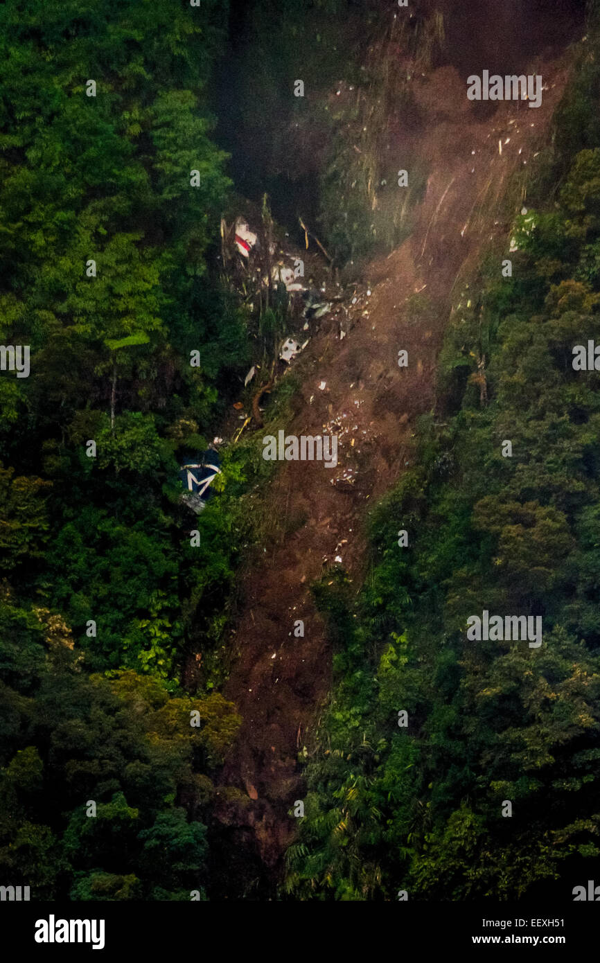 Monte Salak, Giava Occidentale, Indonesia. 11 maggio 2012. Sukhoi Superjet 100 (SSJ-100) crash sito, due giorni dopo l'incidente. Foto di archivio. Reportage. Foto Stock
