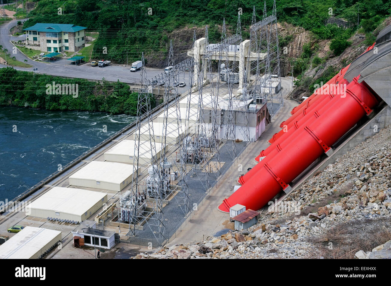 AKOSOMBO, GHANA - Agosto 23, 2014: Il produttore africano centrale idroelettrica sul fiume Volta. La stazione è constructe Foto Stock