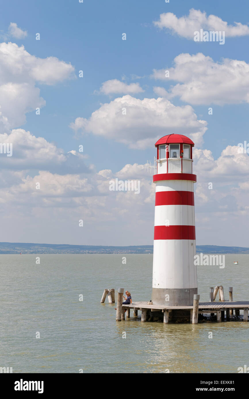 Il lago di Neusiedl, faro in Podersdorf am See, la parte settentrionale del Burgenland, Burgenland, Austria Foto Stock