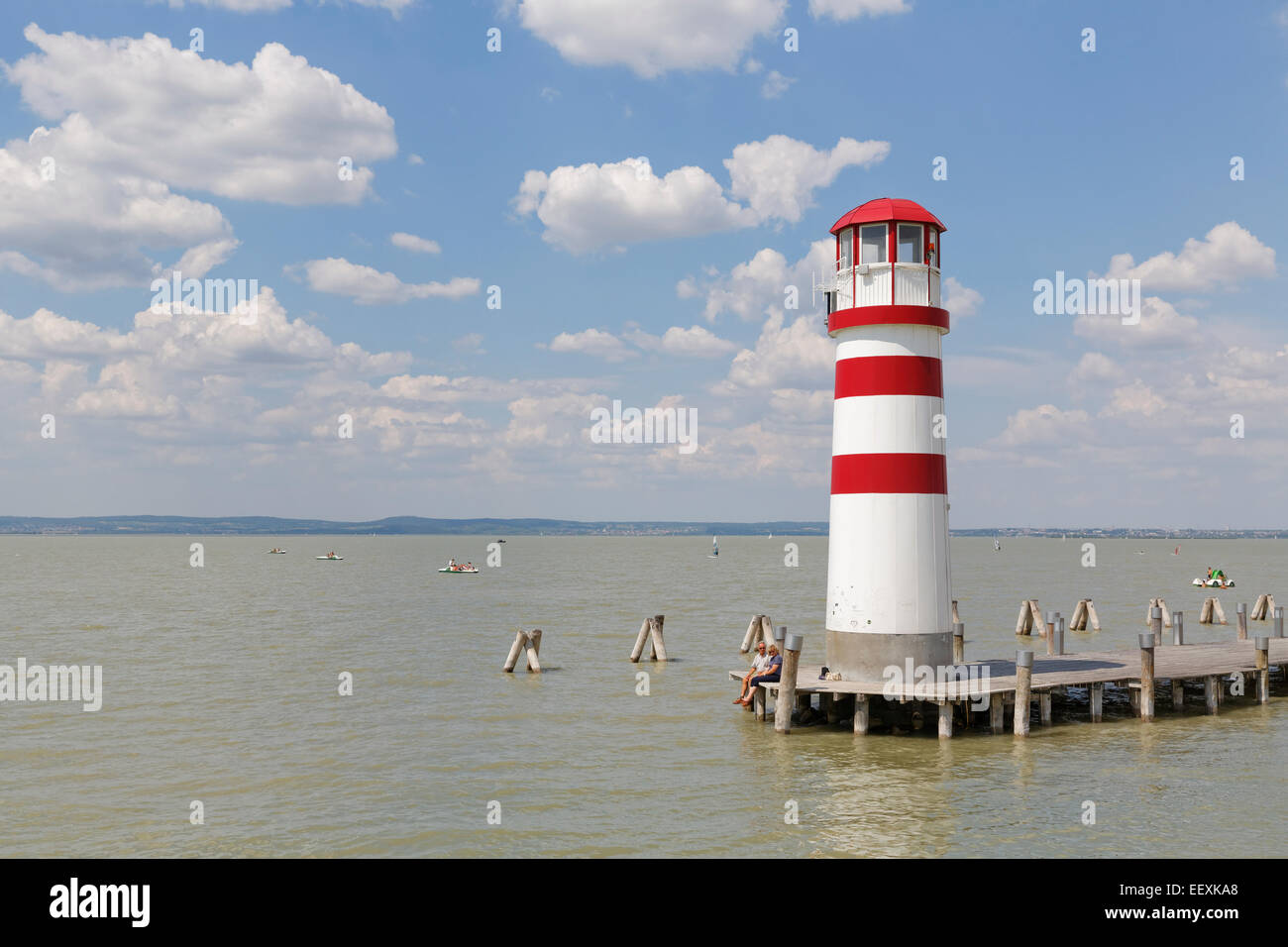 Il lago di Neusiedl, faro in Podersdorf am See, la parte settentrionale del Burgenland, Burgenland, Austria Foto Stock