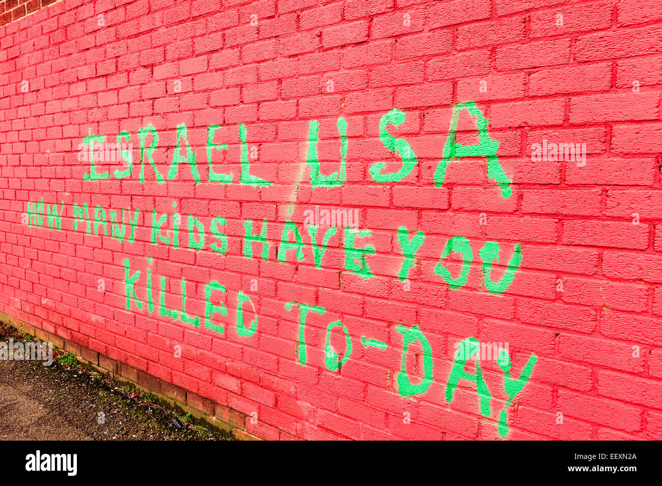 Graffiti su un muro dicendo "Israele USA. Quanti bambini avete ucciso all-day' Foto Stock