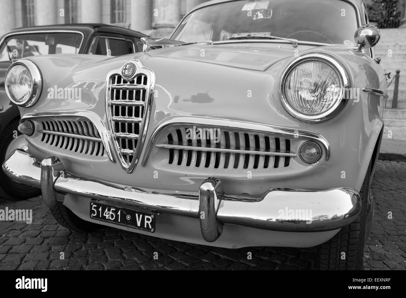 VERONA, Italia - 6 gennaio: Vetture d'epoca. Benaco Classic Automobile Club organizza un raduno chiamato 'strega del poliziotto' o Foto Stock