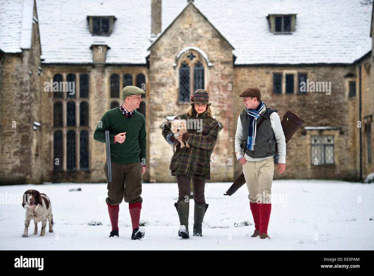 James Lowsley-Williams (destra) e James Whiting testa fuori per una mattinata sparare con Wonkie colline presso Chavenage House vicino a Tetbury, Foto Stock