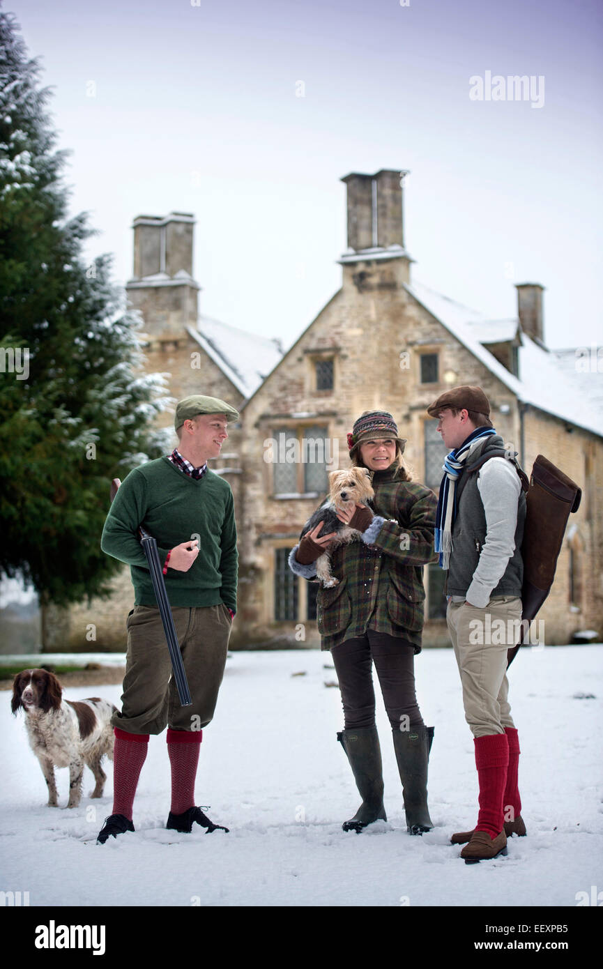 James Lowsley-Williams (destra) e James Whiting testa fuori per una mattinata sparare con Wonkie colline presso Chavenage House vicino a Tetbury, Foto Stock