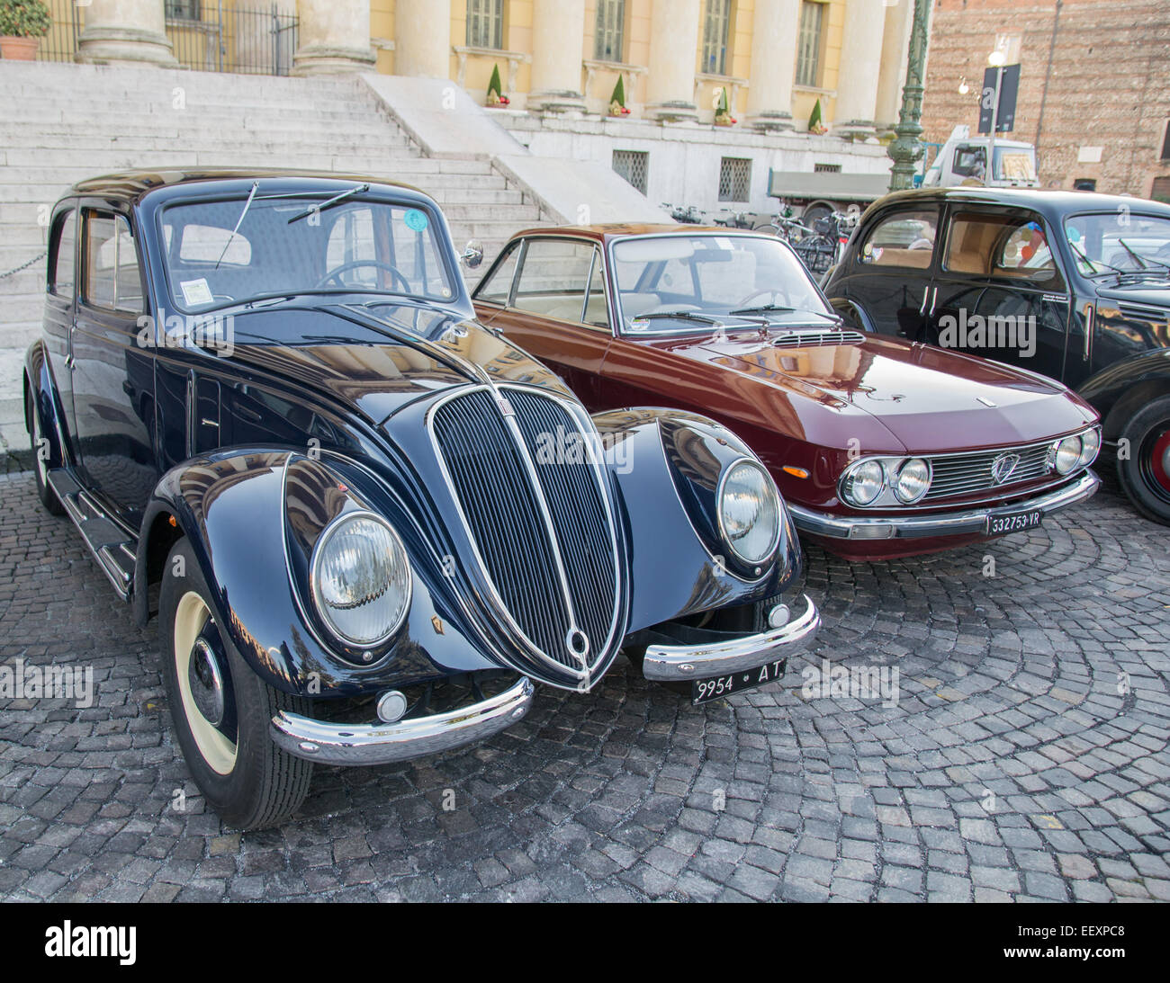 VERONA, Italia - 6 gennaio: Vetture d'epoca. Benaco Classic Automobile Club organizza un raduno chiamato 'strega del poliziotto' o Foto Stock