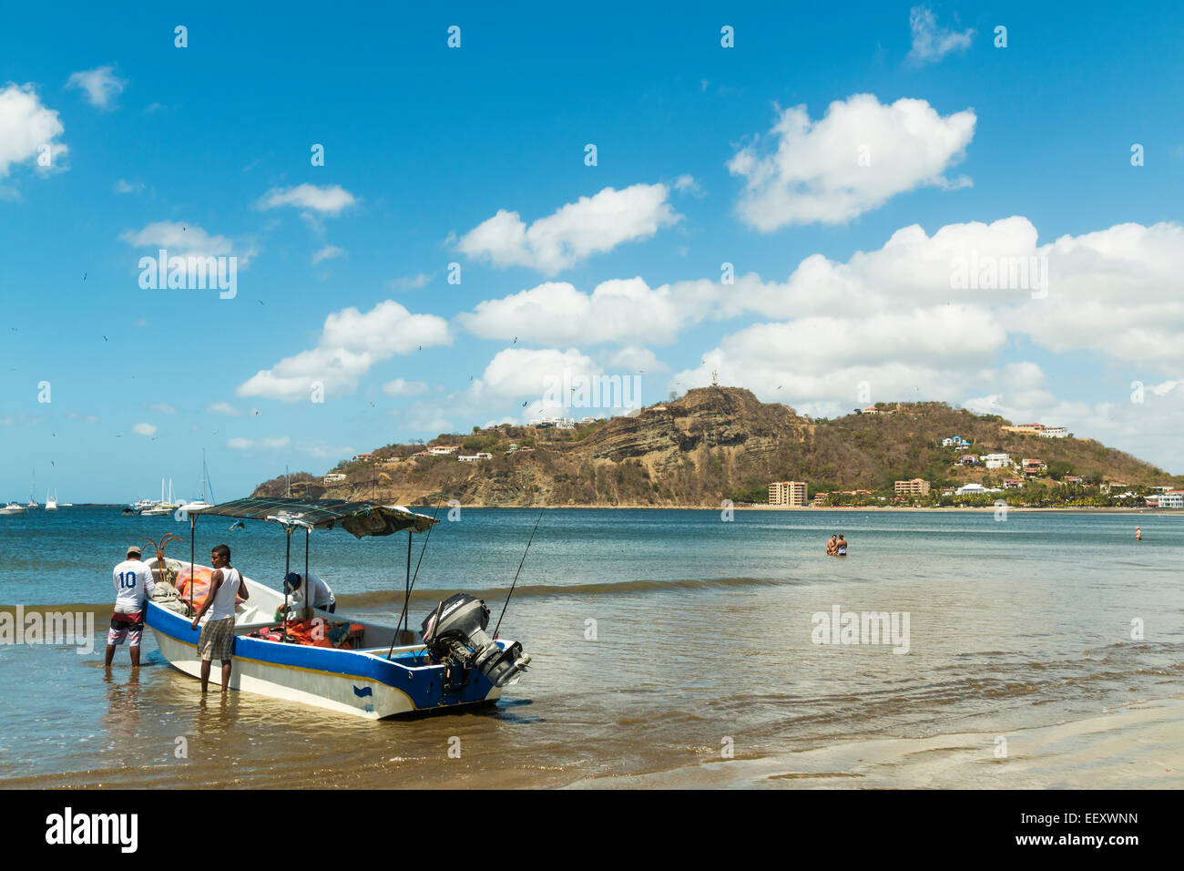 Tour in barca sulla spiaggia di questa popolare turistico per la Southern Surf spiagge; San Juan del Sur, Rivas Provincia, Nicaragua Foto Stock