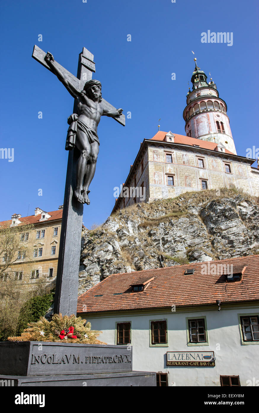 La crocifissione di Gesù Cristo con il castello Foto Stock