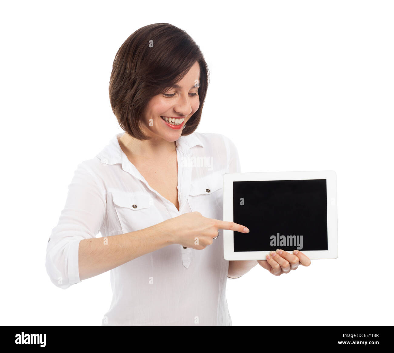 Carino brunette presentando un touchpad vuoto con le sue dita, il concetto di comunicazione, isolato su bianco Foto Stock