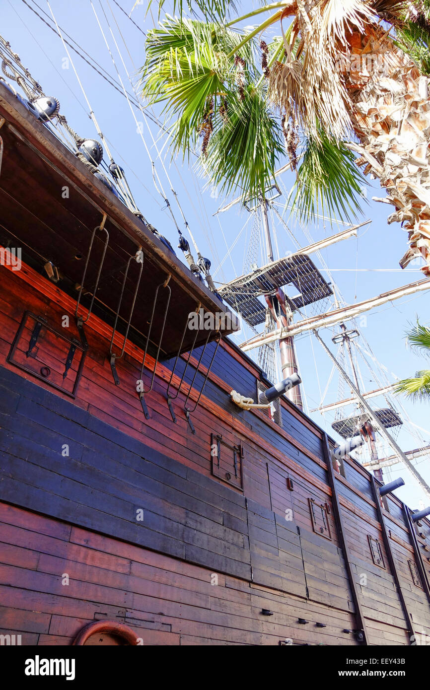 Santisima Trinidad replica nave da guerra, galeone ormeggiato nel porto di Alicante, Spagna Foto Stock