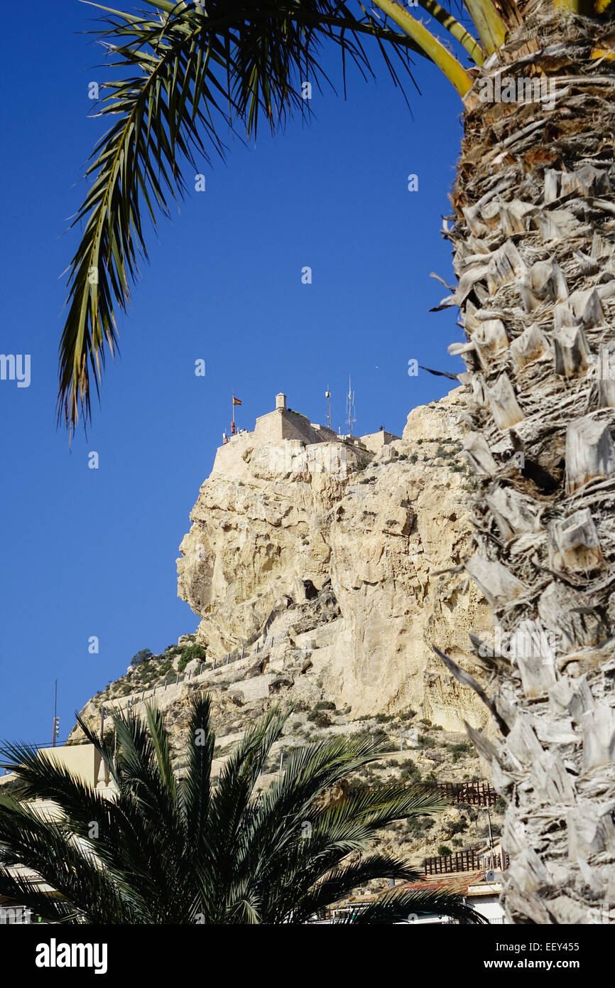 Santa Bárbara castello sul monte Benacantil nella città di Alicante, Spagna Foto Stock