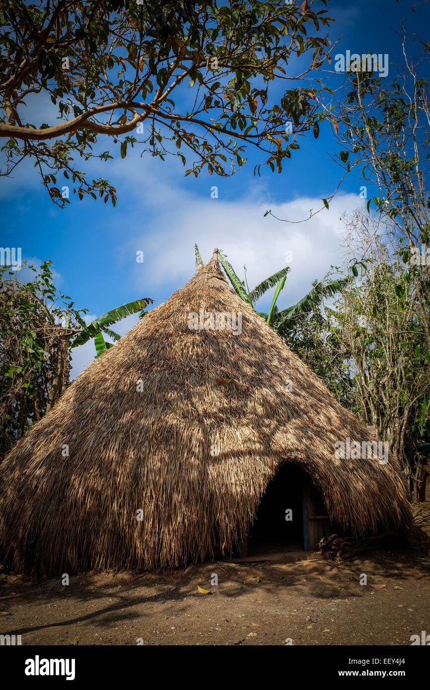 Timoresi casa tradizionale chiamato 'ume bubuk'. Foto Stock
