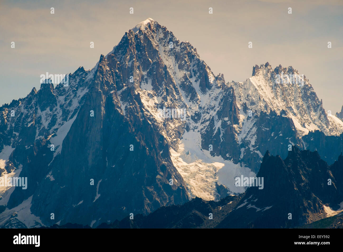 Montagne, la catena montuosa dell'Aiguille du Midi nelle Alpi francesi, Francia Foto Stock