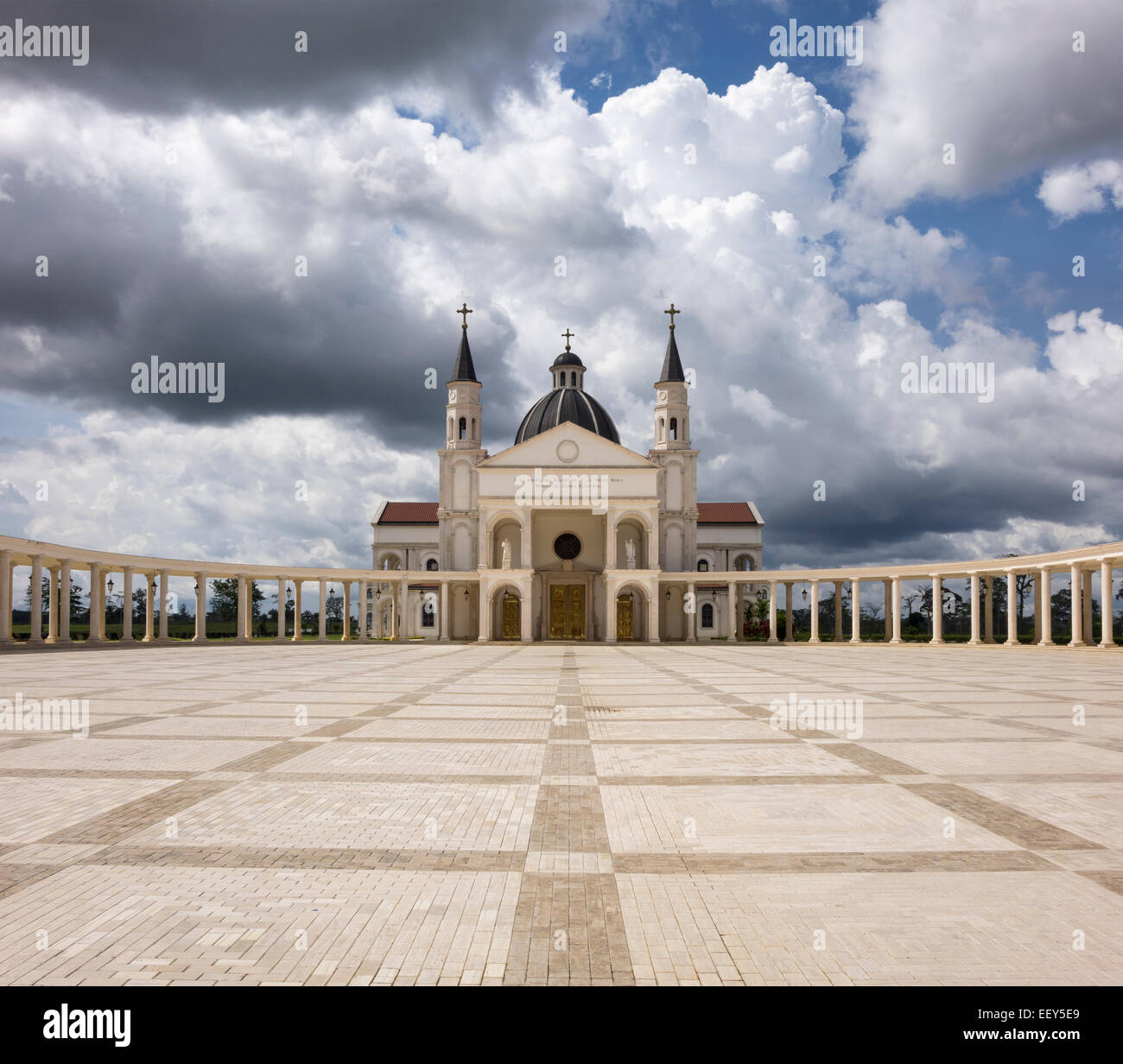 La Basilica dell Immacolata Concezione della Vergine Maria nella Chiesa Mongomo, Guinea Equatoriale in Africa Foto Stock