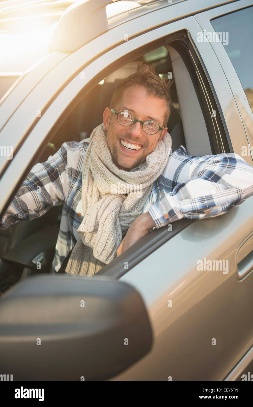 Ritratto di auto sorridente proprietario Foto Stock