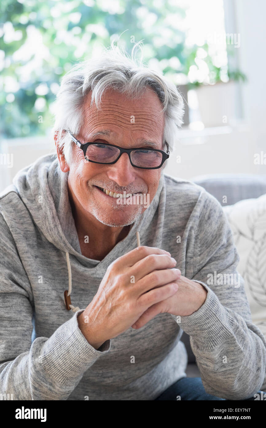 Ritratto di sorridente uomo senior Foto Stock