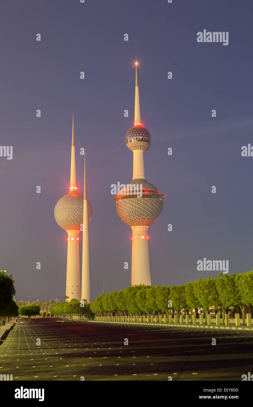 Kuwait Towers al crepuscolo. Foto Stock