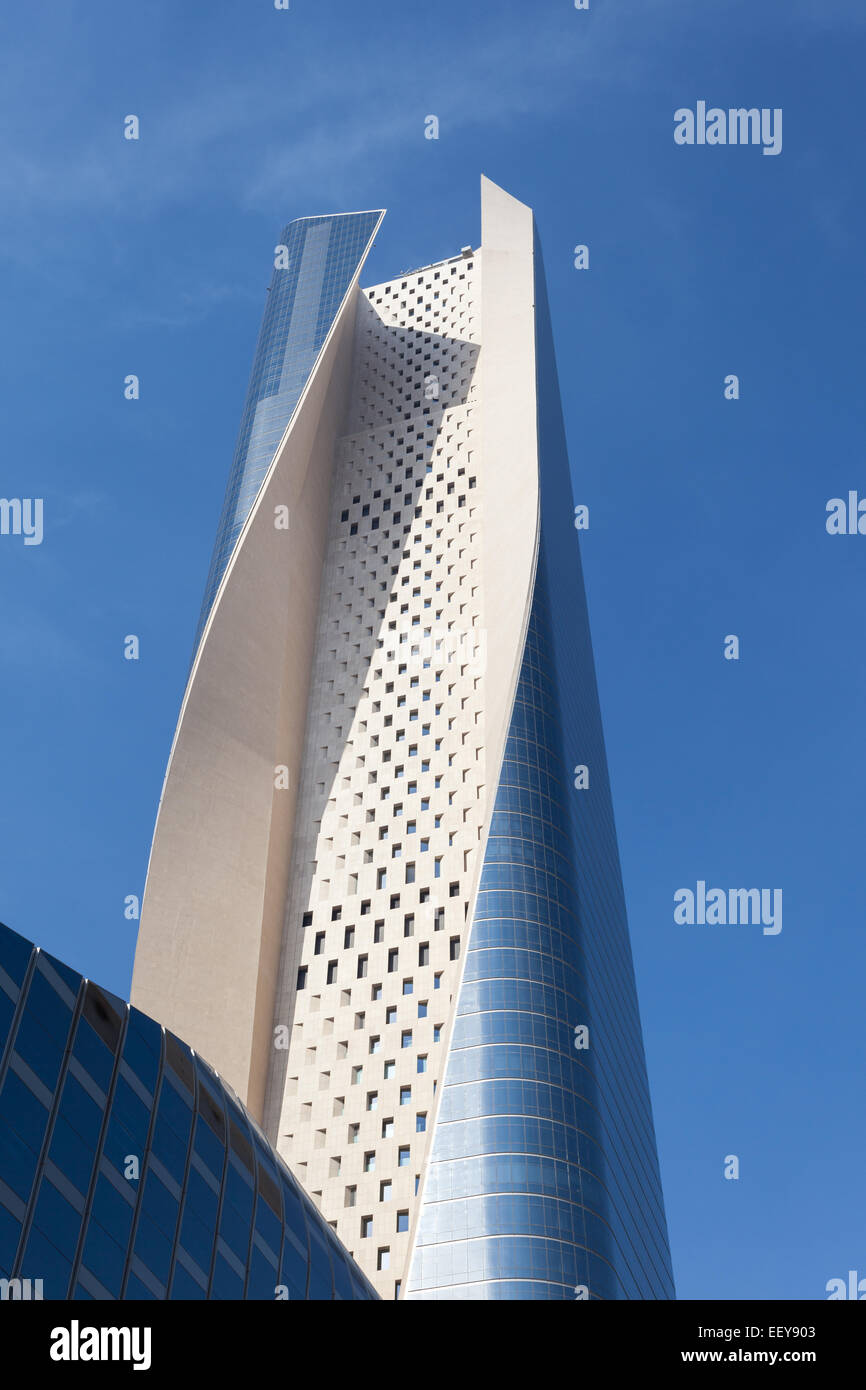 La Al Hamra Tower in Kuwait. La torre è un 413 m grattacielo a Kuwait City. Foto Stock