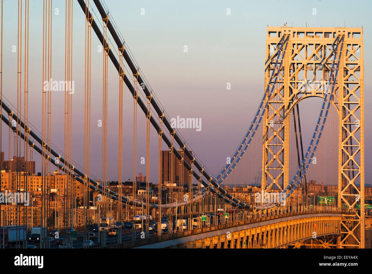 Stati Uniti d'America, nello Stato di New York, New York City, vista di George Washington Bridge Foto Stock
