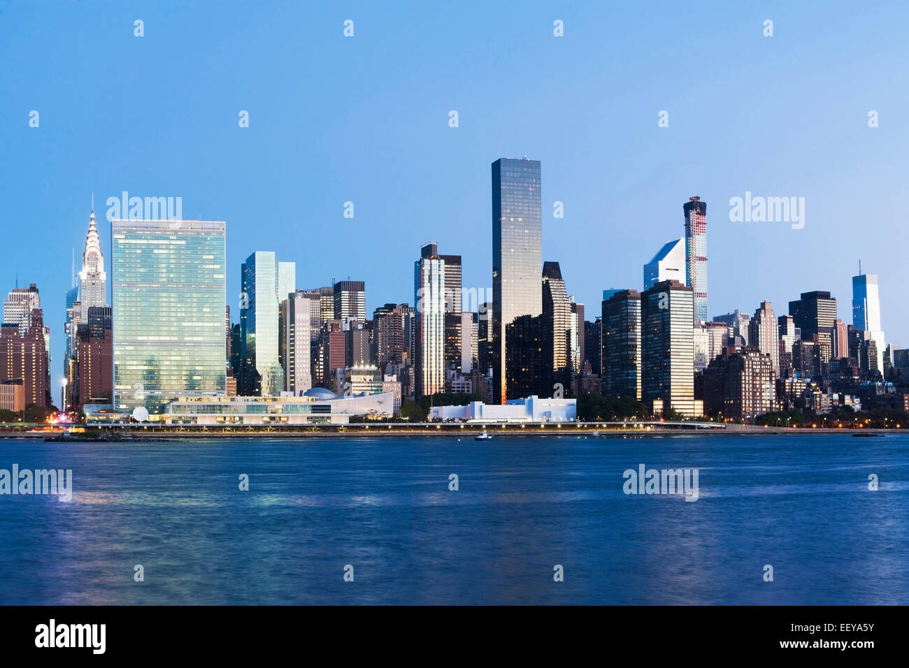 Stati Uniti d'America, nello Stato di New York, New York City, la città al crepuscolo Foto Stock
